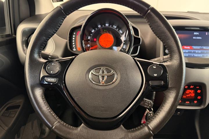 Grå Toyota Aygo fra 2020