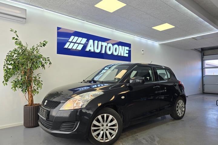 Sort Suzuki Swift fra 2012