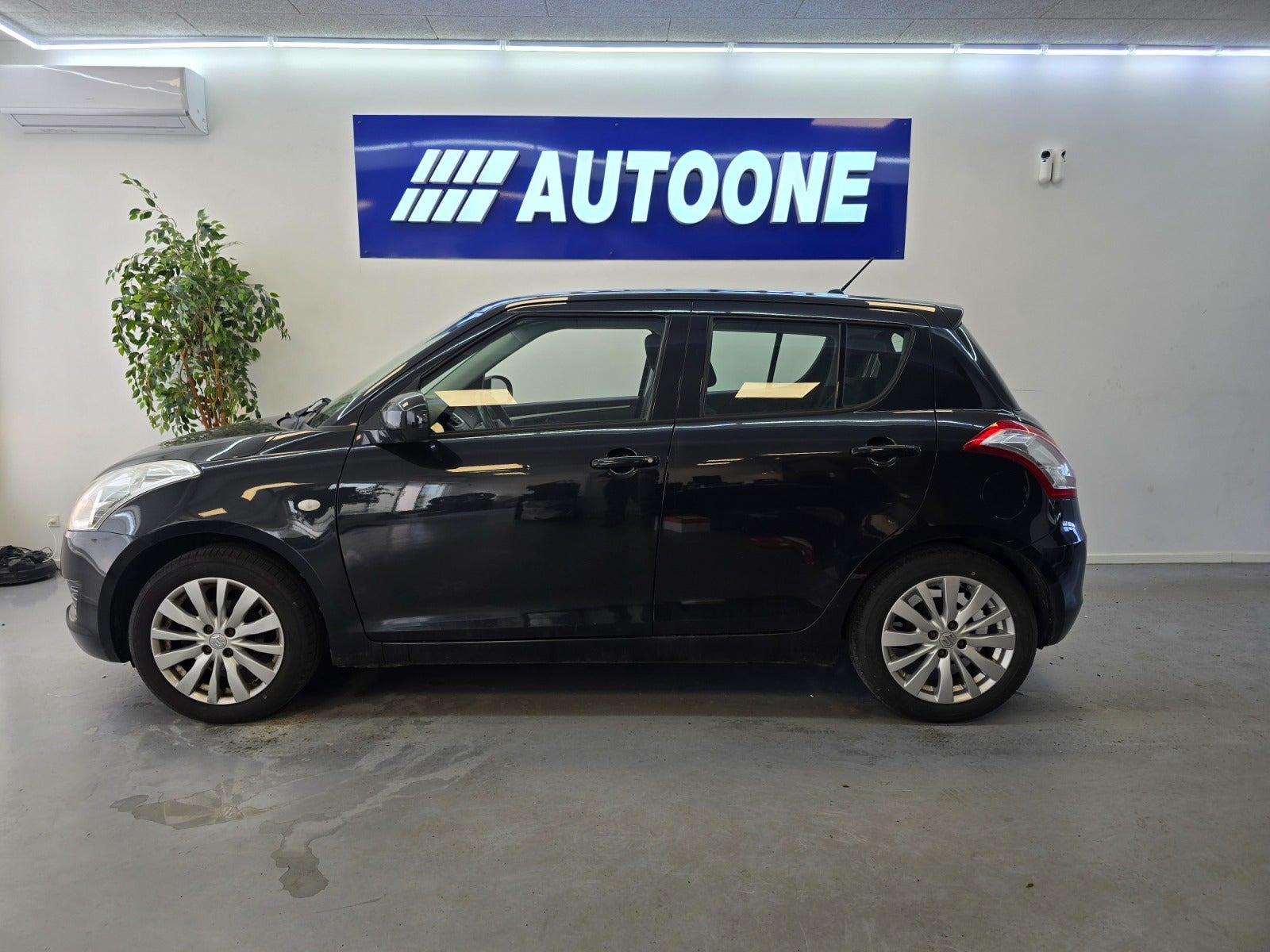 Sort Suzuki Swift fra 2012