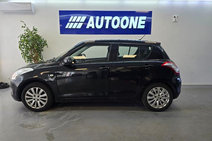Sort Suzuki Swift fra 2012