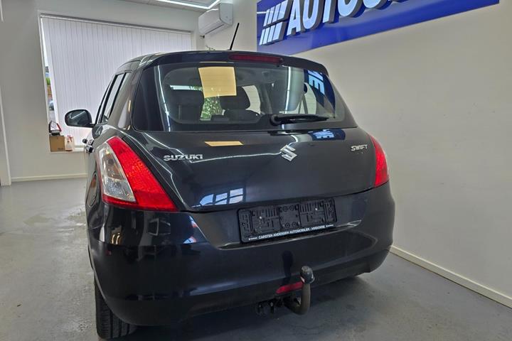 Sort Suzuki Swift fra 2012
