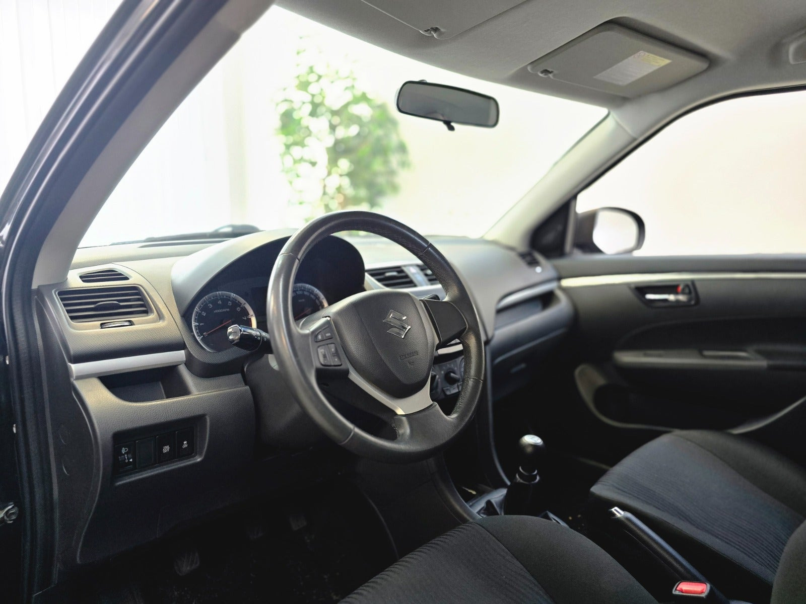 Sort Suzuki Swift fra 2012