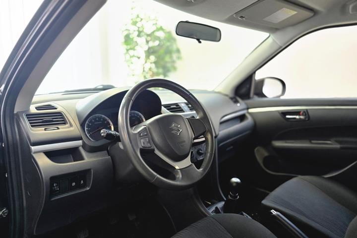 Sort Suzuki Swift fra 2012