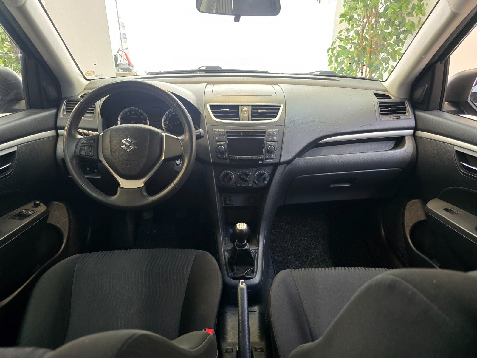 Sort Suzuki Swift fra 2012