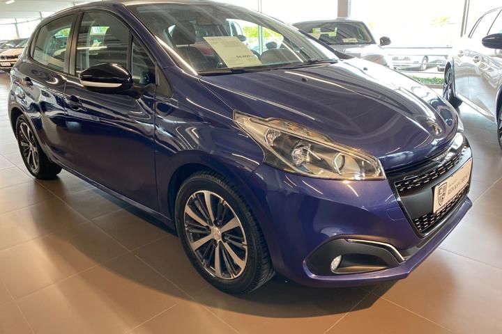 Blå Peugeot 208 fra 2018