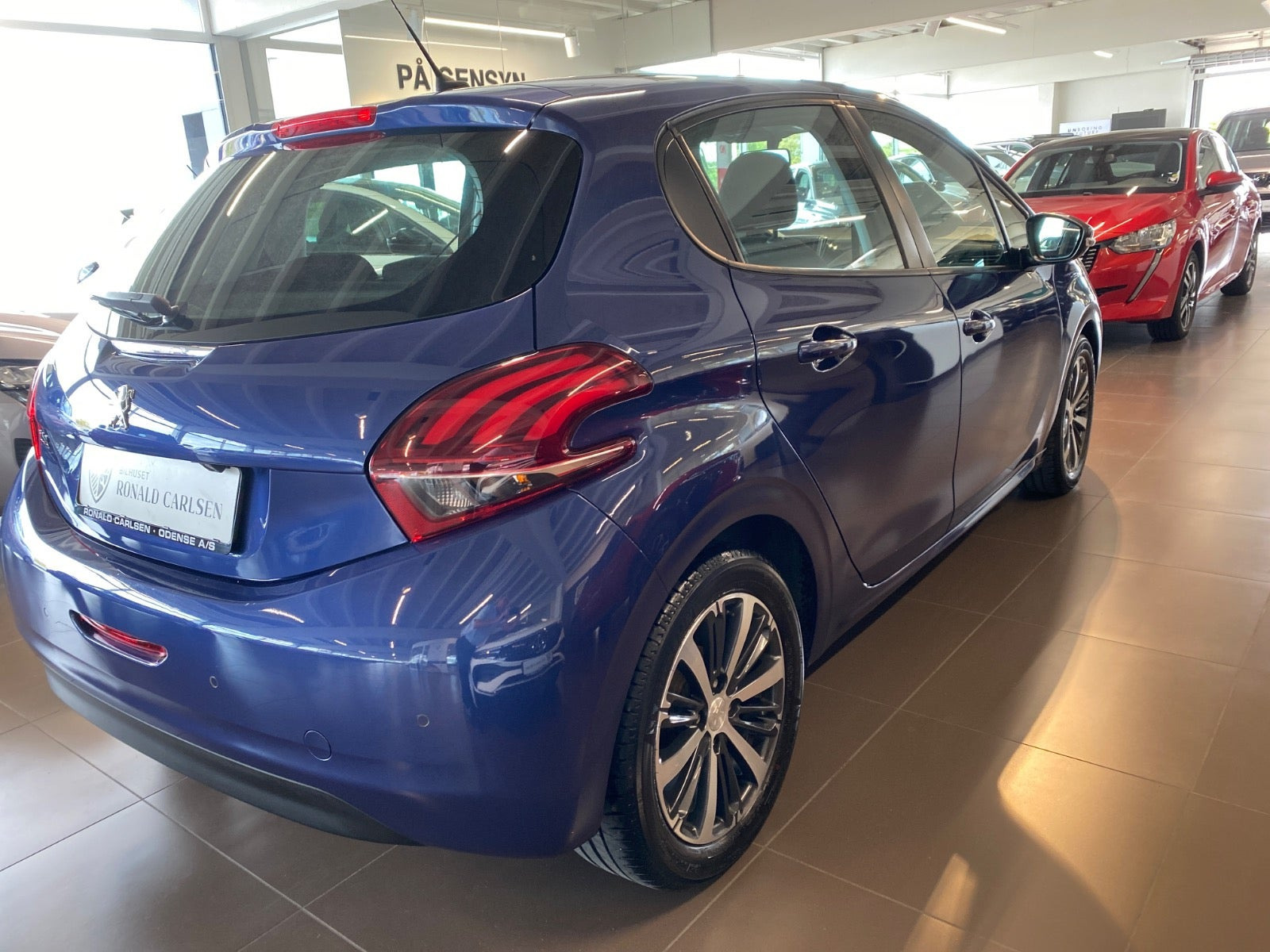Blå Peugeot 208 fra 2018