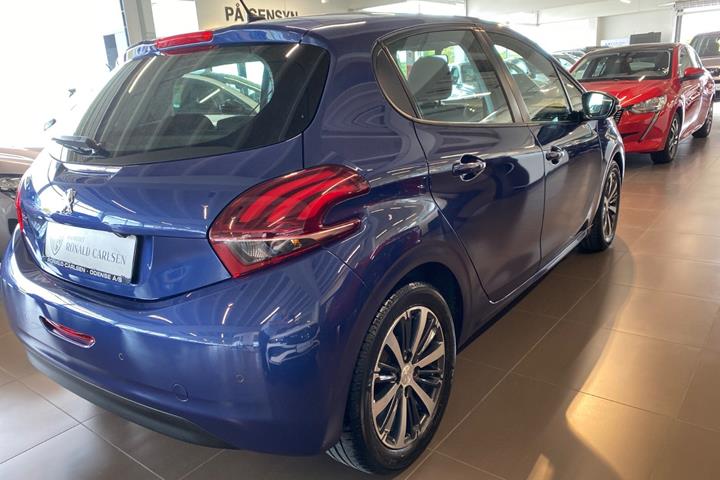 Blå Peugeot 208 fra 2018