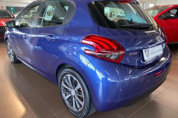 Blå Peugeot 208 fra 2018