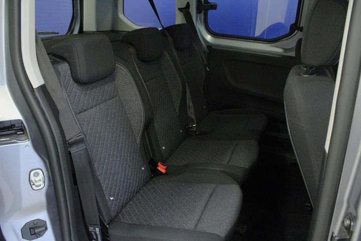 Sølv Peugeot e-Rifter fra 2024