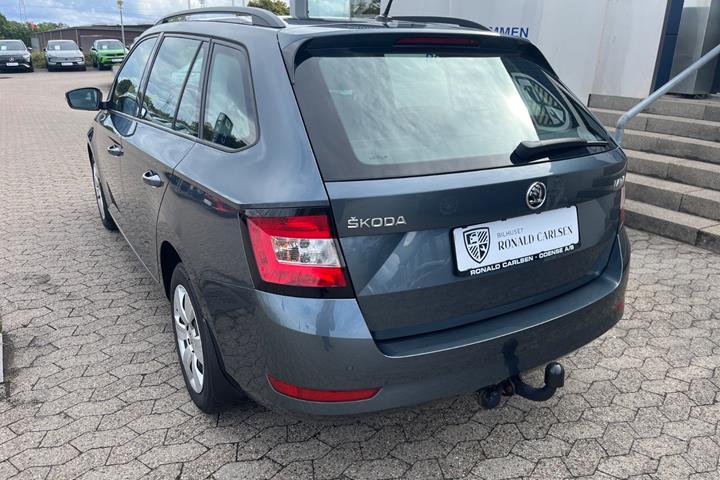 Grå Skoda Fabia fra 2020