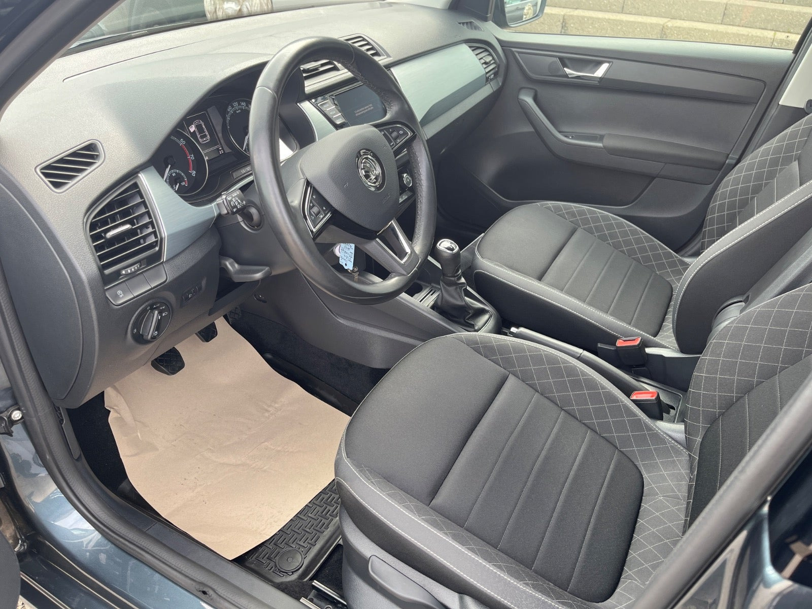 Grå Skoda Fabia fra 2020