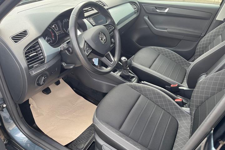 Grå Skoda Fabia fra 2020