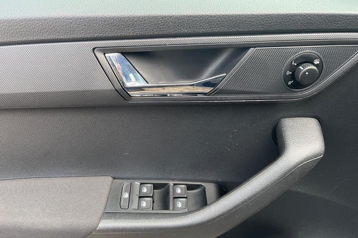 Grå Skoda Fabia fra 2020