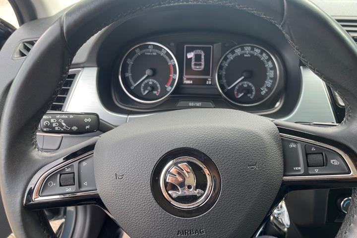Grå Skoda Fabia fra 2020