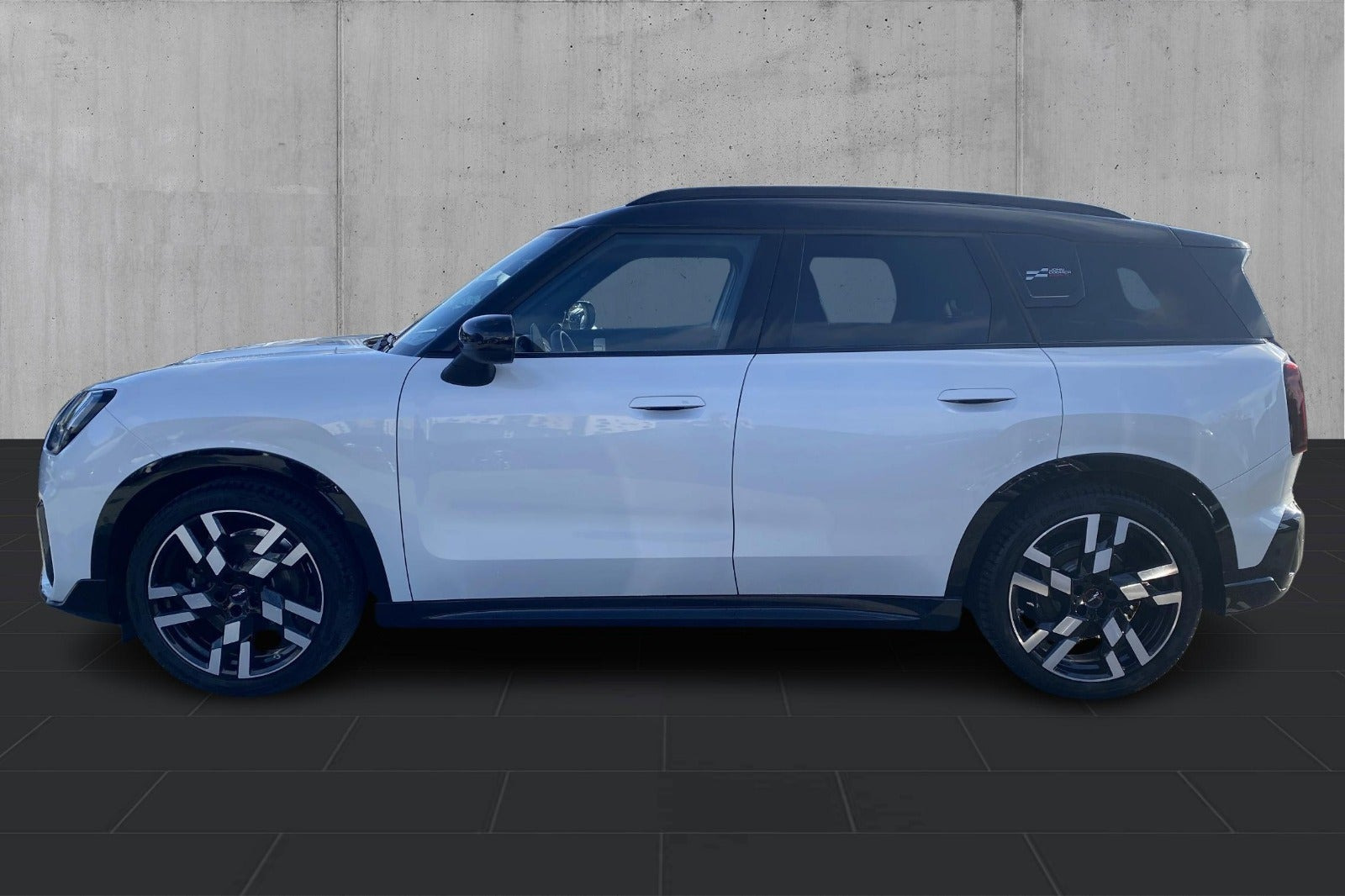 Hvid Mini Countryman E fra 2024