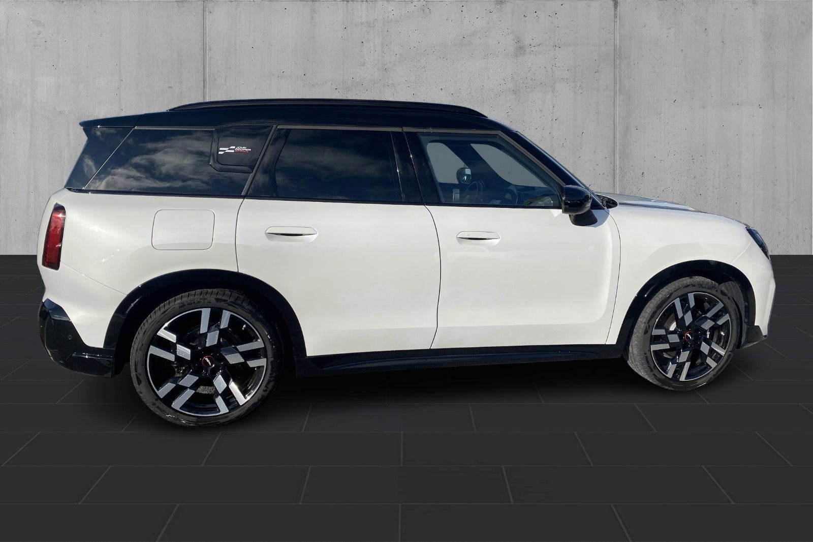 Hvid Mini Countryman E fra 2024