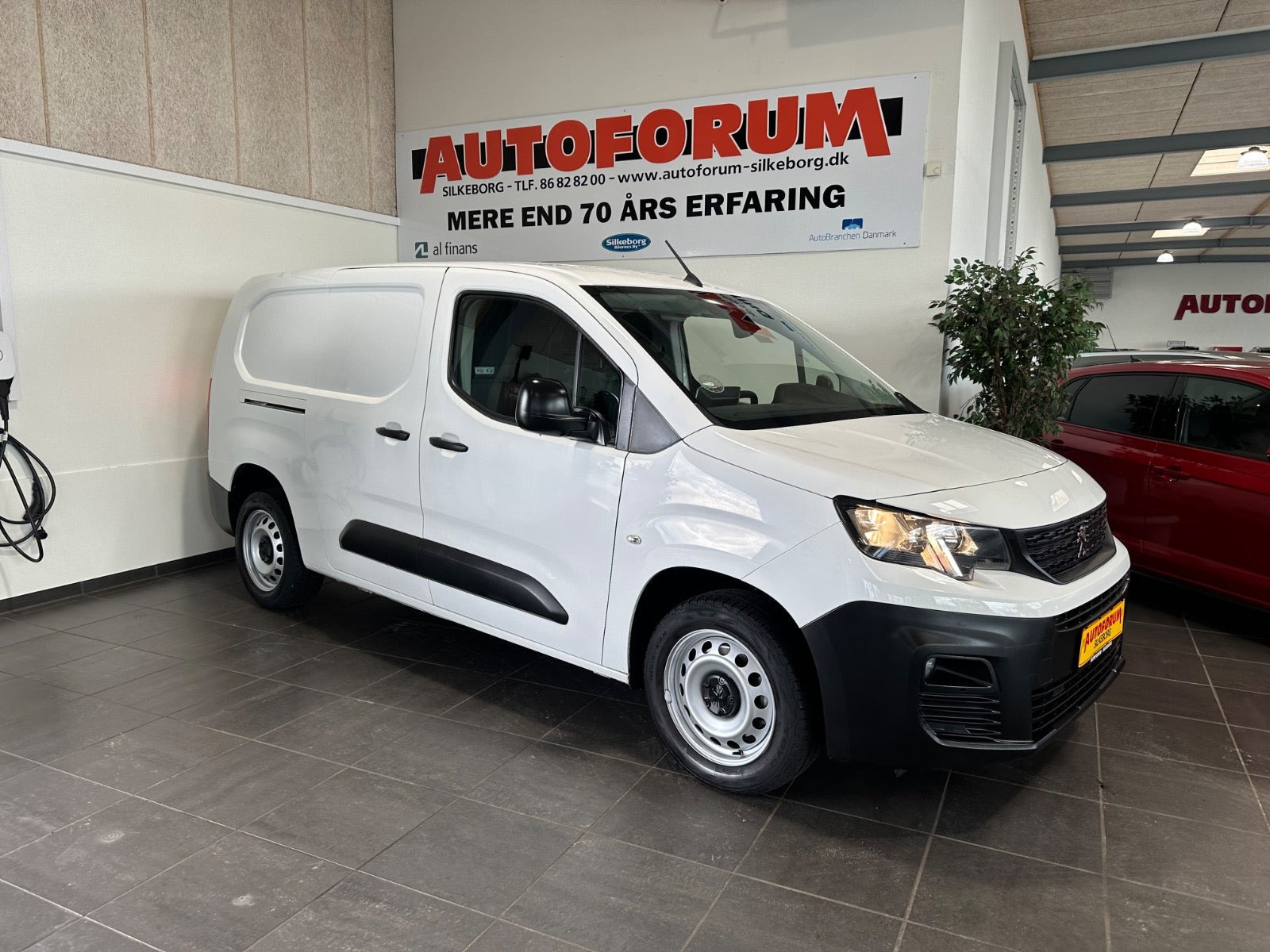 Peugeot Partner 1,5 BlueHDi 130 L2V2 Plus Pro EAT8 Van