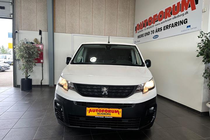 Hvid Peugeot Partner fra 2020
