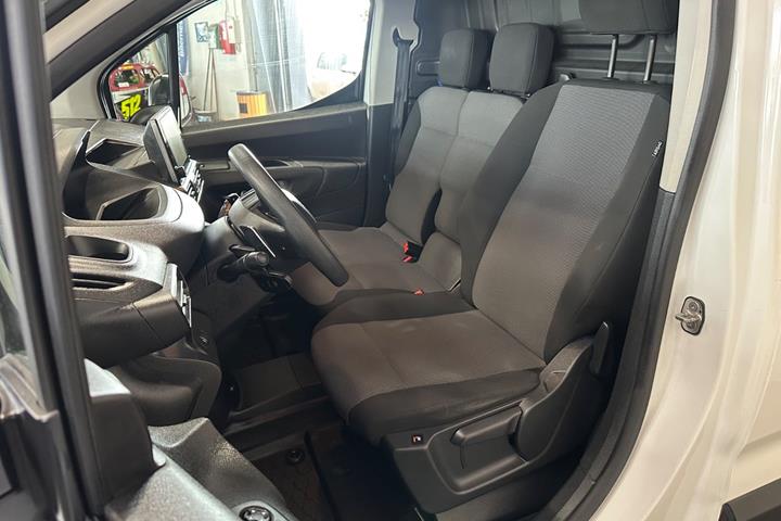 Hvid Peugeot Partner fra 2020