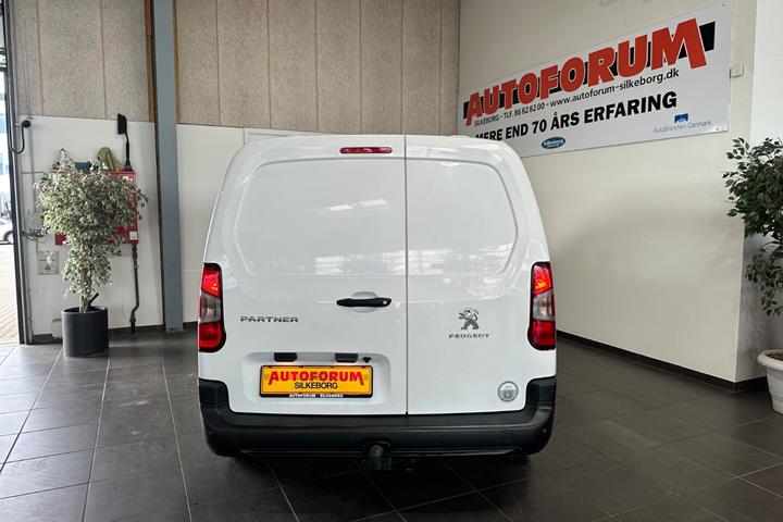 Hvid Peugeot Partner fra 2020