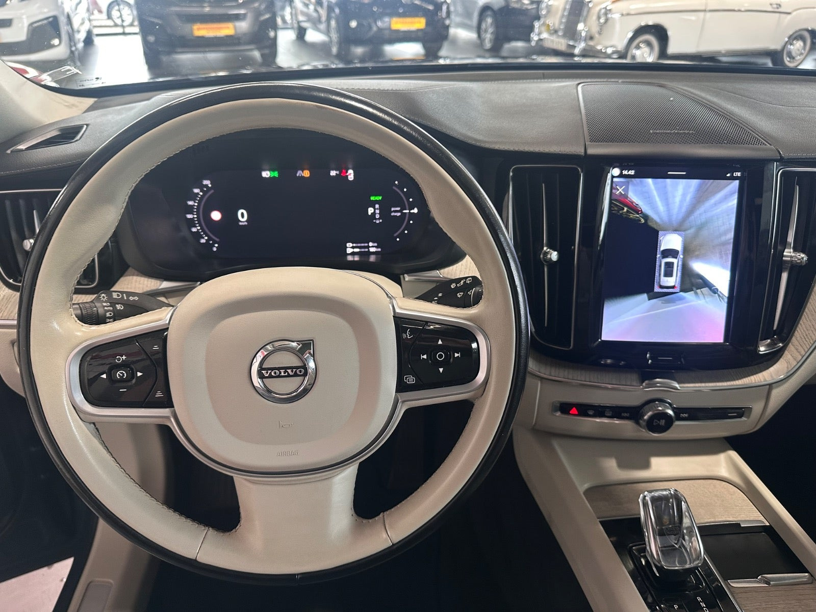 Blå Volvo XC60 fra 2022
