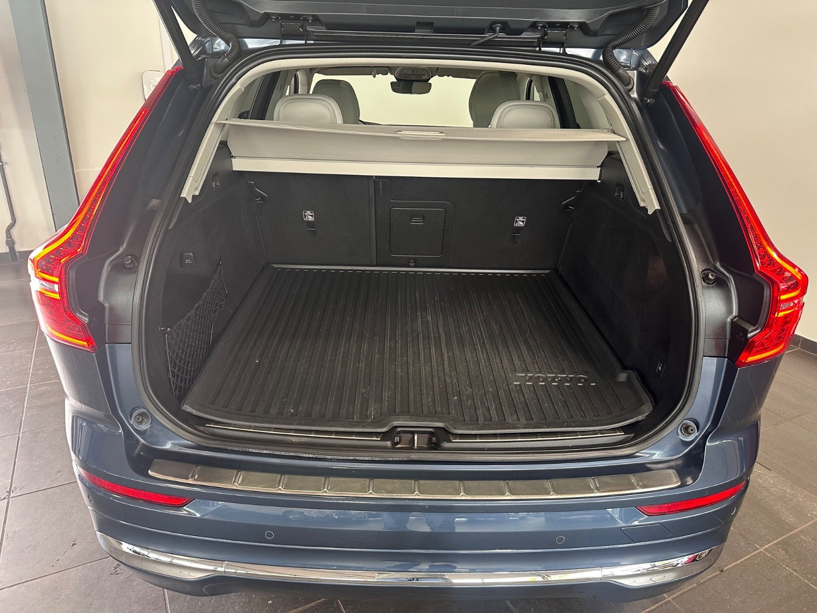 Blå Volvo XC60 fra 2022