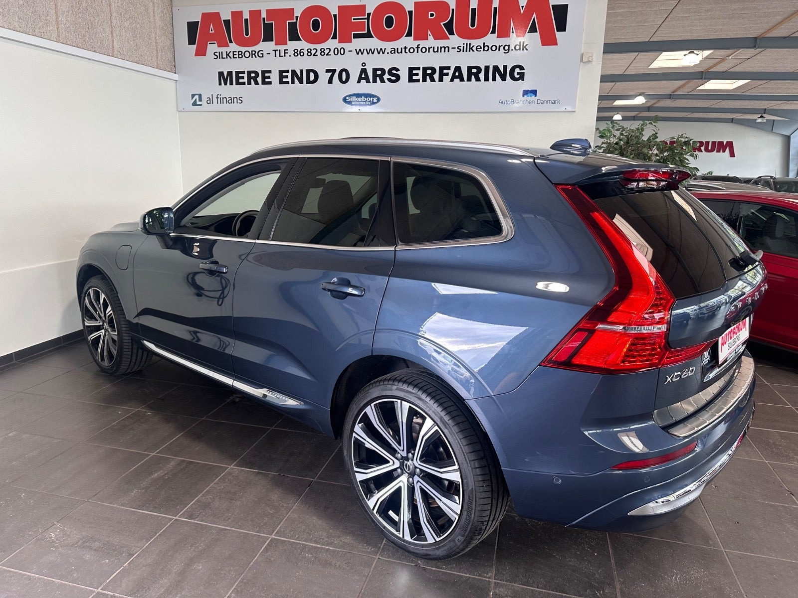 Blå Volvo XC60 fra 2022