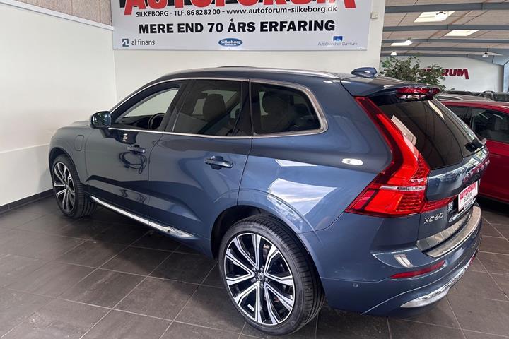 Blå Volvo XC60 fra 2022