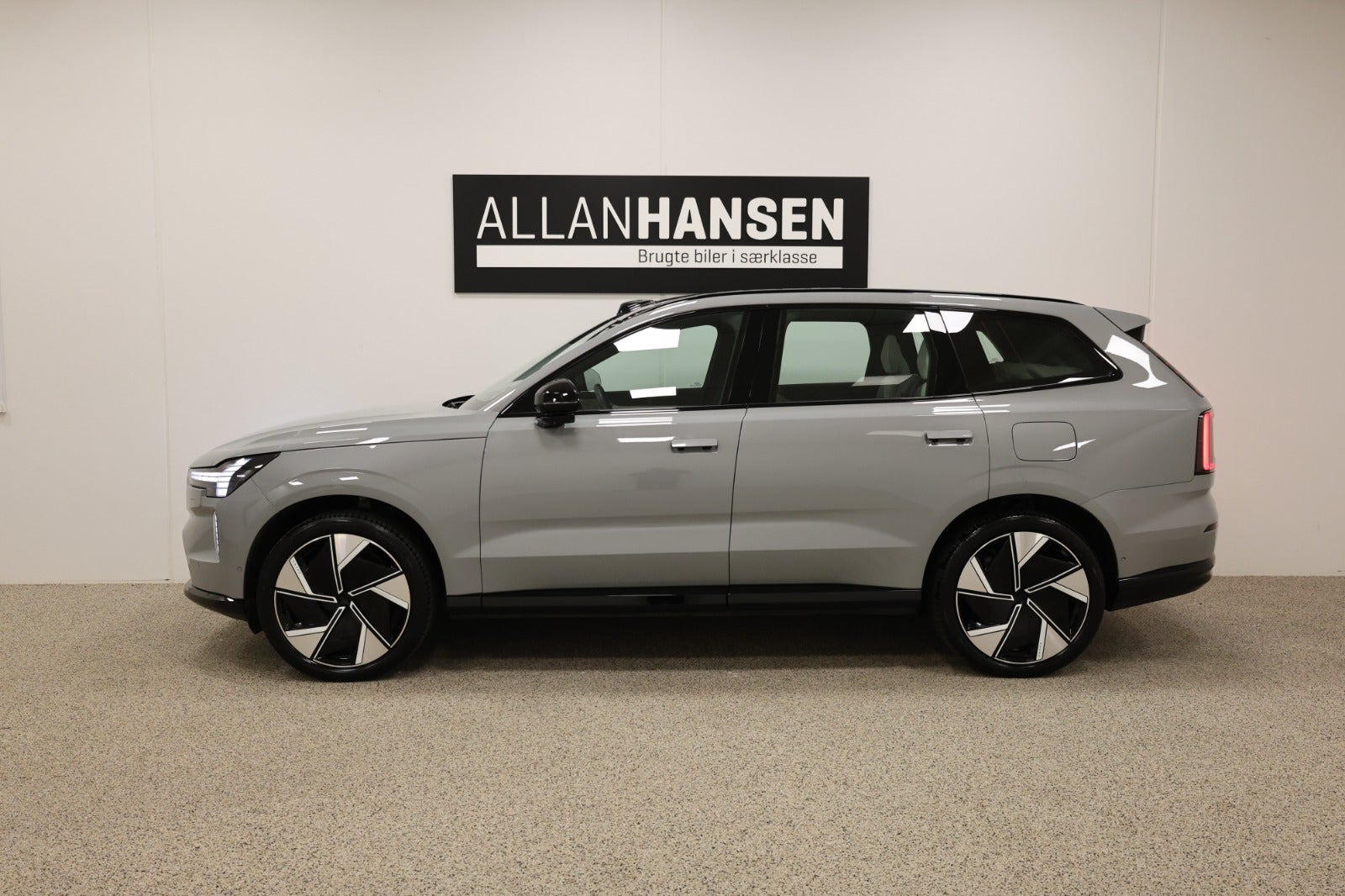 Sort Volvo EX90 fra 2025