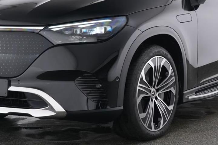 Sort Mercedes EQE350 SUV fra 2025