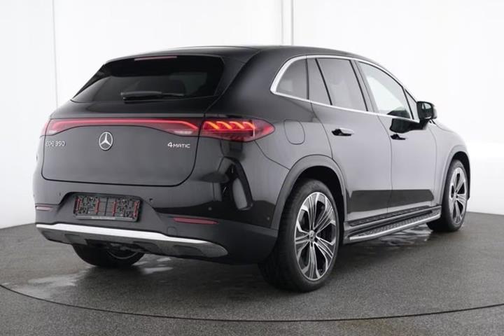 Sort Mercedes EQE350 SUV fra 2025