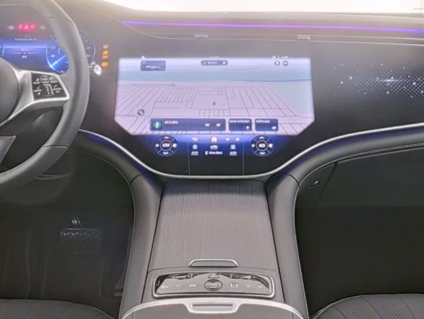 Sort Mercedes EQE350 SUV fra 2025