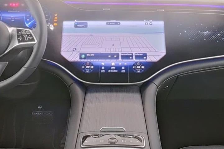 Sort Mercedes EQE350 SUV fra 2025