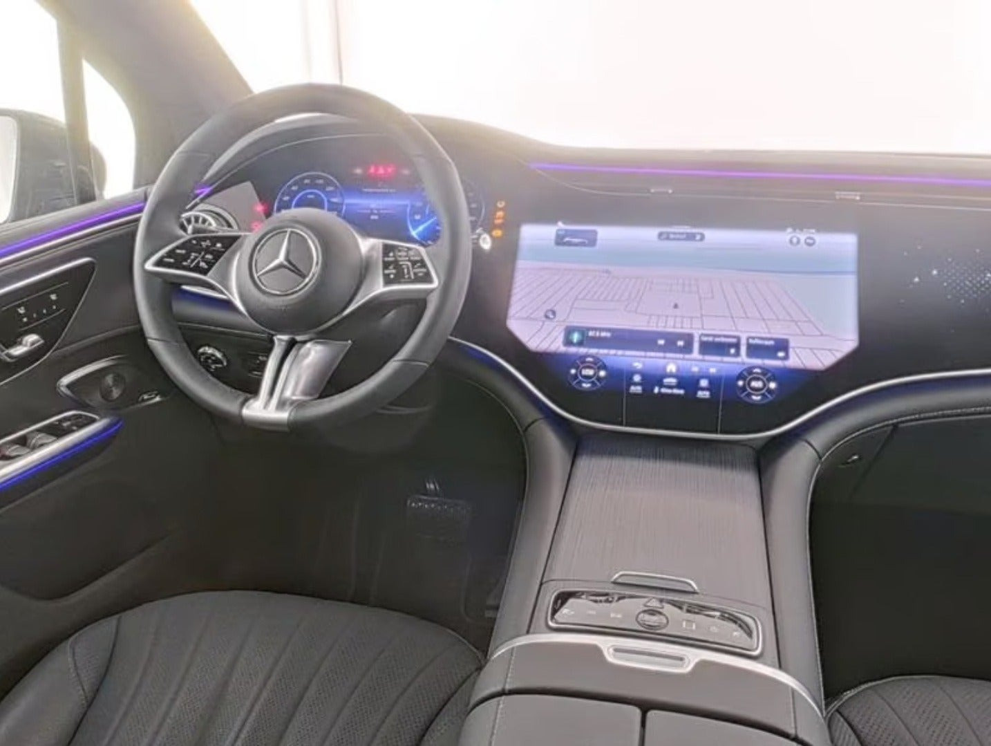 Sort Mercedes EQE350 SUV fra 2025