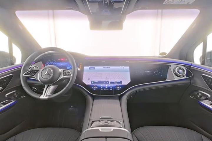 Sort Mercedes EQE350 SUV fra 2025