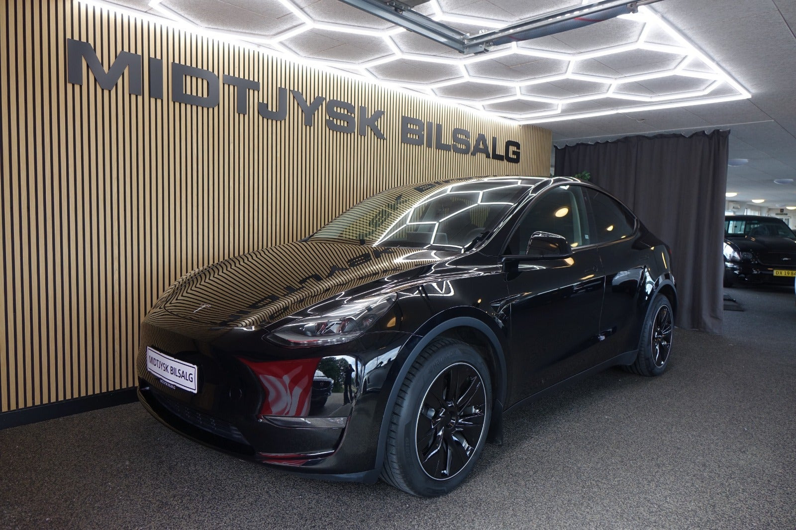 Tesla Model Y Long Range AWD