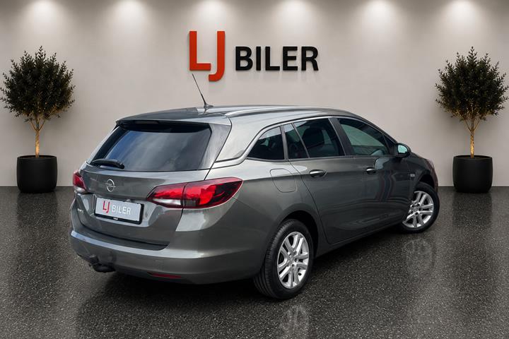 Grå Opel Astra fra 2019