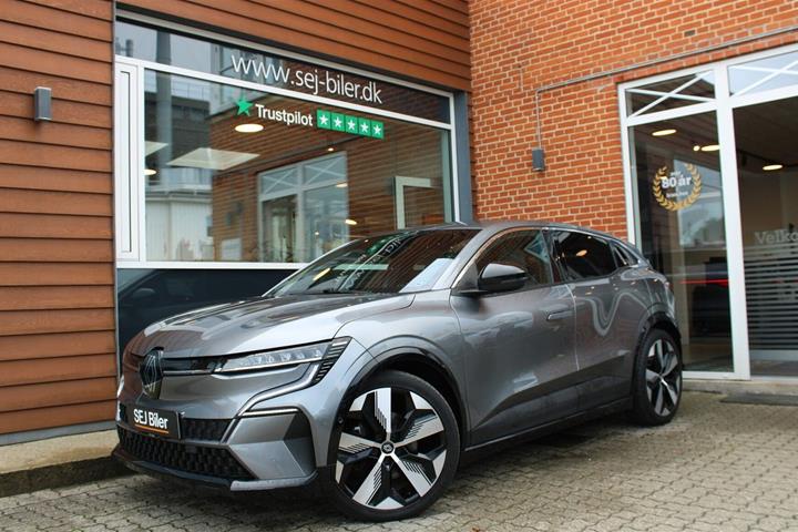 Grå Renault Megane E-Tech fra 2024