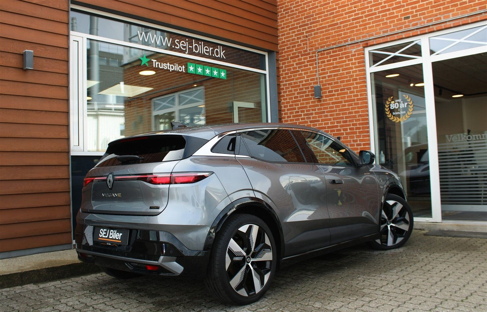 Grå Renault Megane E-Tech fra 2024