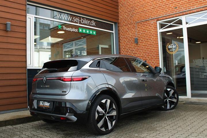 Grå Renault Megane E-Tech fra 2024