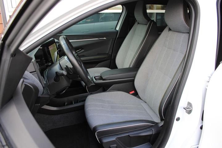Hvid Renault Megane E-Tech fra 2024