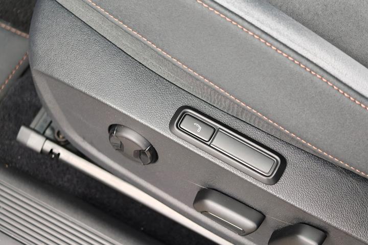 Grå Cupra Born fra 2024