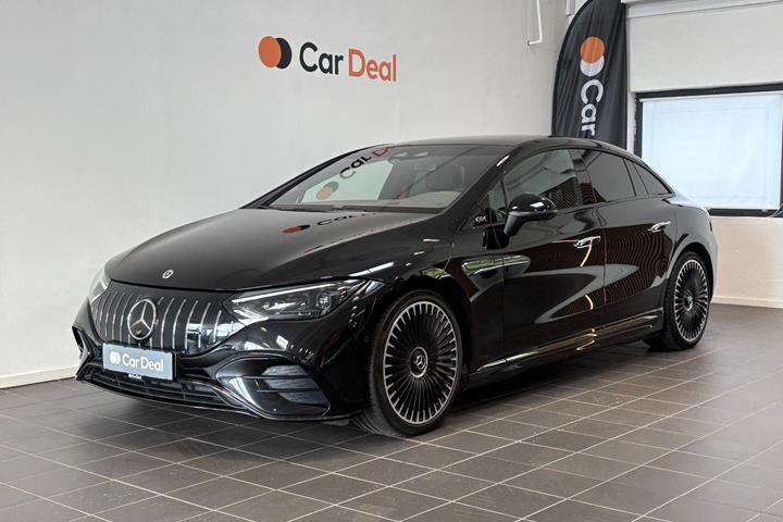 Sort Mercedes EQE43 fra 2023