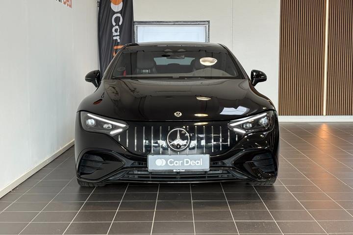 Sort Mercedes EQE43 fra 2023