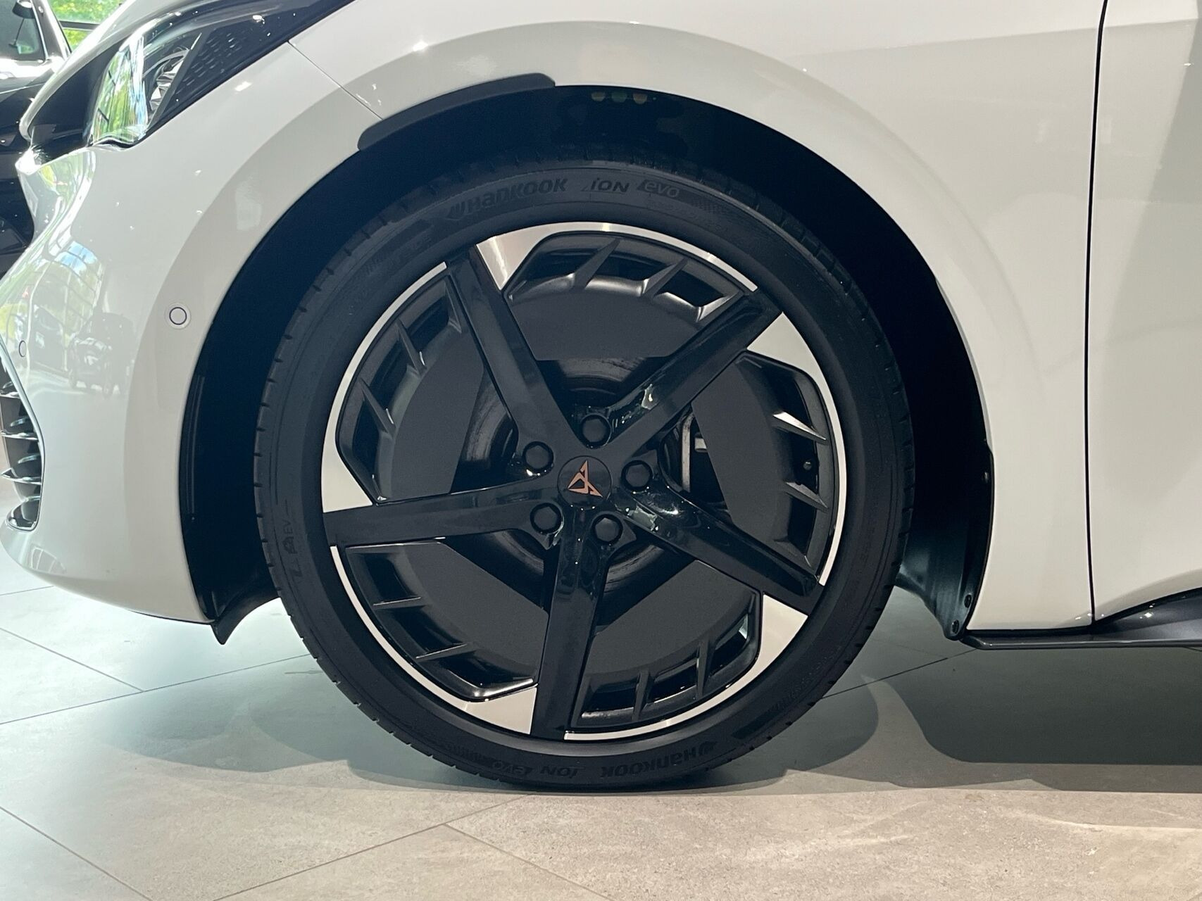 Hvid Cupra Born fra 2025