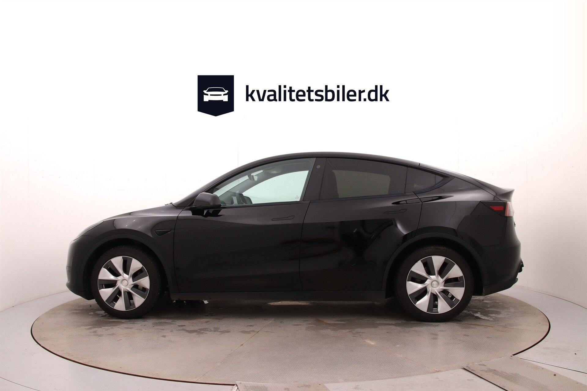 Sort Tesla Model Y fra 2023