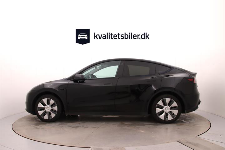 Sort Tesla Model Y fra 2023