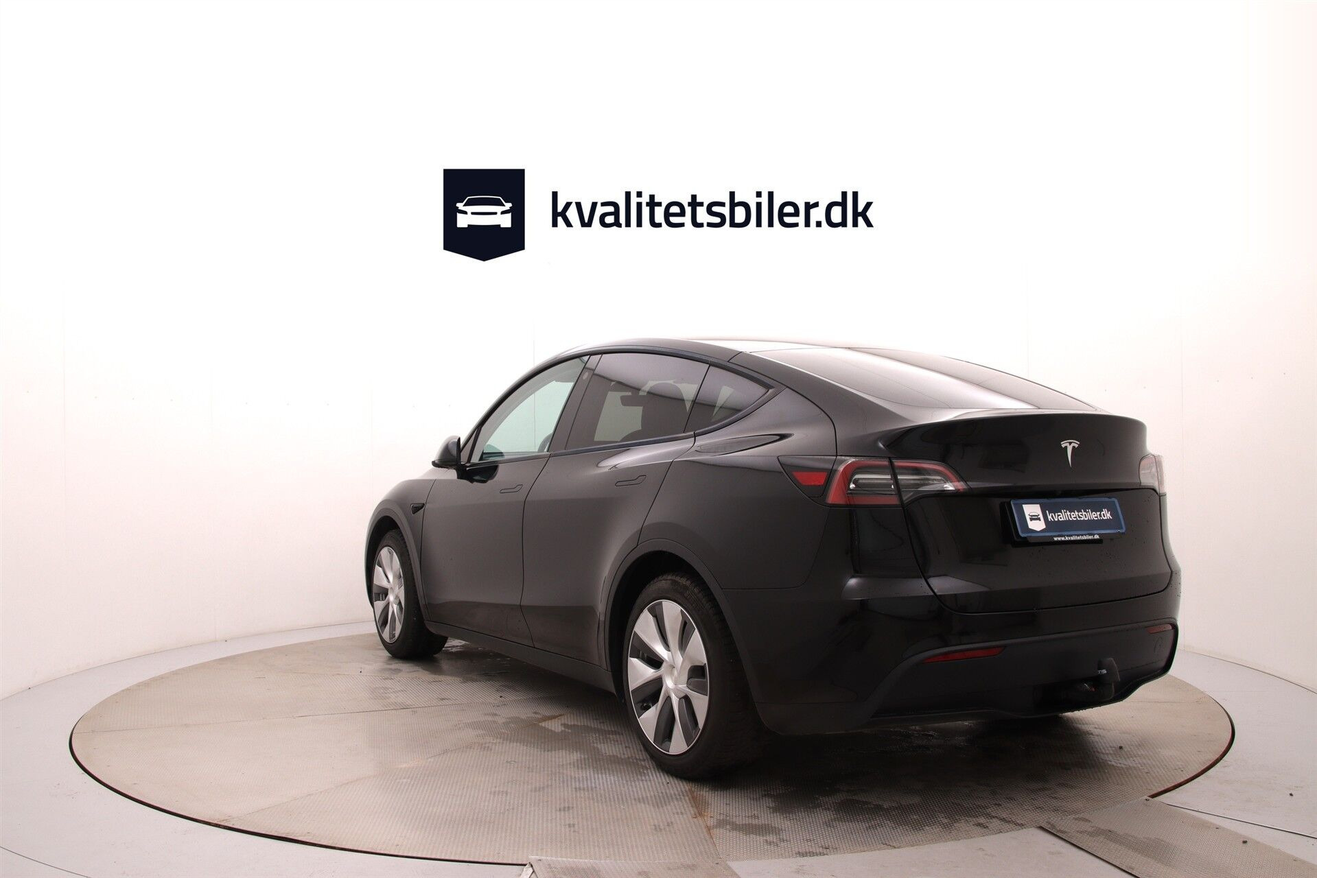Sort Tesla Model Y fra 2023