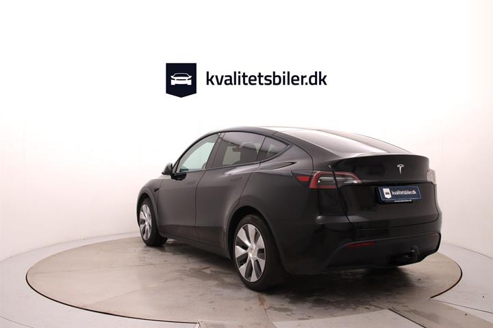 Sort Tesla Model Y fra 2023