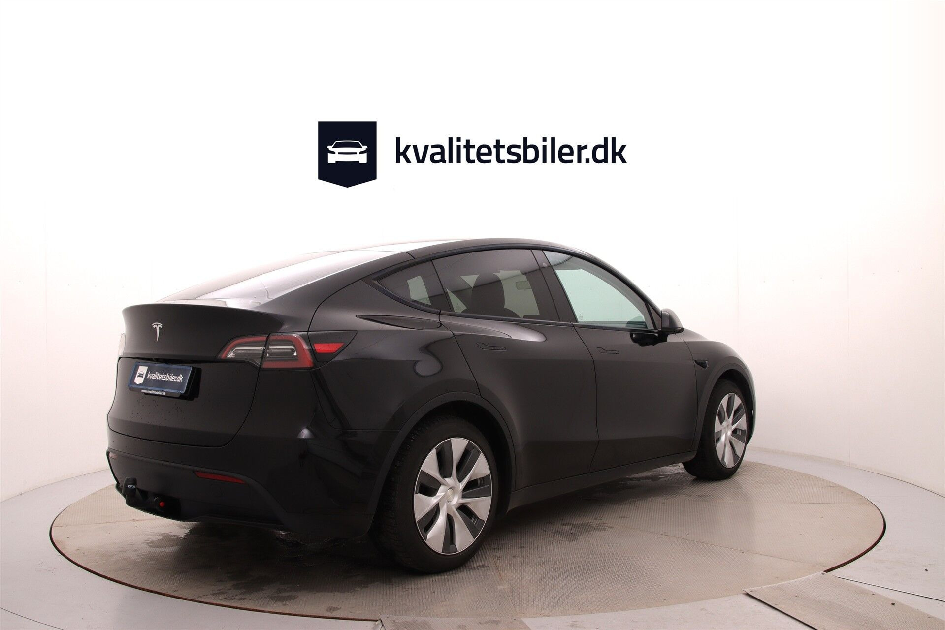 Sort Tesla Model Y fra 2023